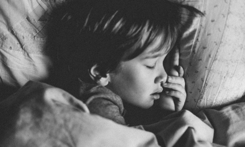 Kuidas aidata lapsel öösel kuivaks jääda?