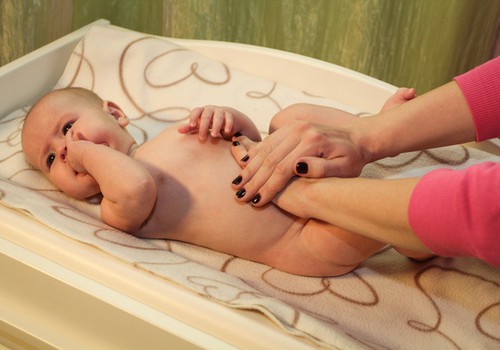 Kuidas beebi kehatemperatuuri mõõta ja alandada?
