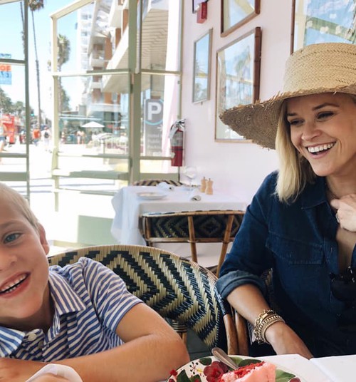 Kas saada lapsed nooremas või vanemas eas? Reese Witherspoon jagab oma kogemust