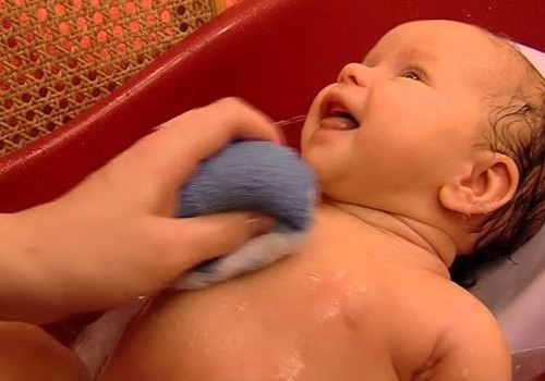 Vastsündinu esimesed 12 nädalat: Jälgi neid nippe, et beebi vannitamine oleks ohutu!