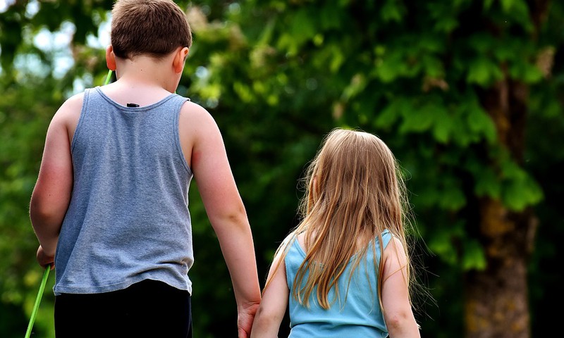 Kui vana laps võib väiksemaid õdesid-vendi ise hoida?
