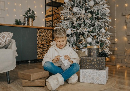 Miks toob jõuluvana ühele lapsele hulgaliselt kalleid kinke, teisele palju vähem?