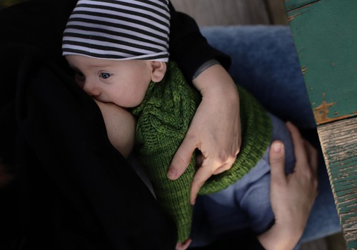 Eesti beebid saavad üha enam rinnapiima, kuid liiga vara selle kõrvale ka lisatoitu