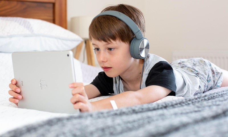 Kuidas kaitsta oma last kiusamise ja ohtliku sisu eest internetis?