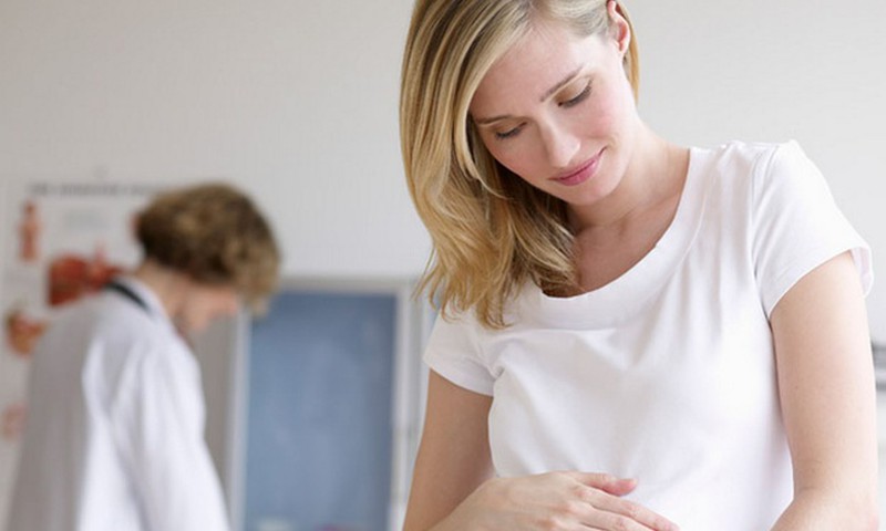 Enesekindel ema: 11 asja, mida rasedale naisele iialgi öelda ei tohiks