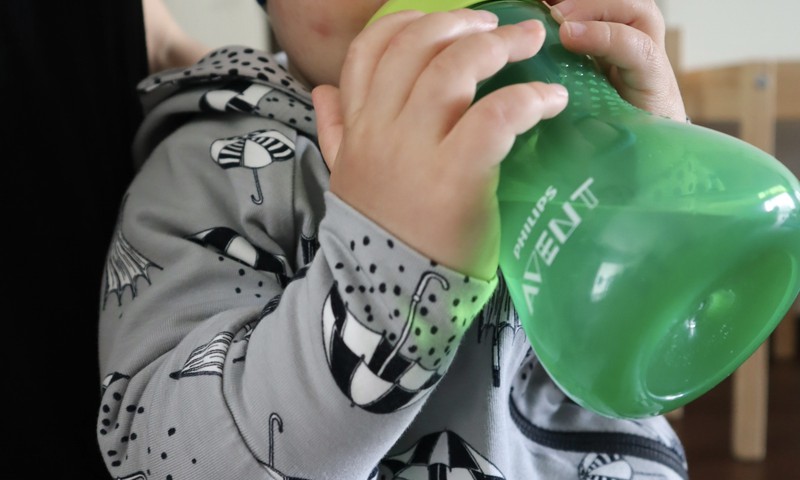 11-kuuse poisi ema testis Philips Avent kõva tilaga tassi