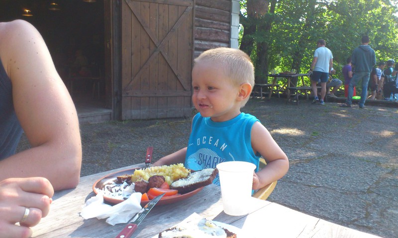 Lähme kohvikusse ja restorani